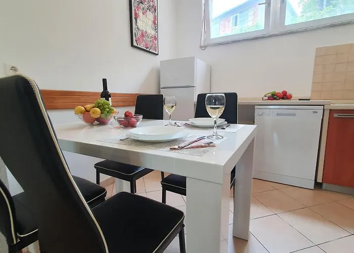 דירה Anamarija אופטיה